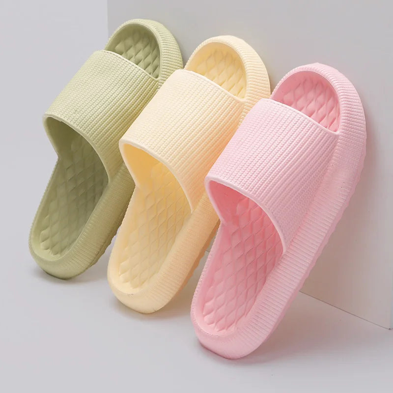Thick Bottom Cloud Slippers Women Soft Sole Eva Indoor Slides Couple Bathroom Shoes Summer Non-Slip Platform Sandals Flip Flops
